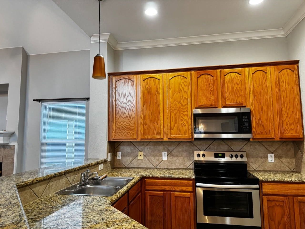 Gallery photos for Spotless Move-Out Clean in Denton County Home: Image #2