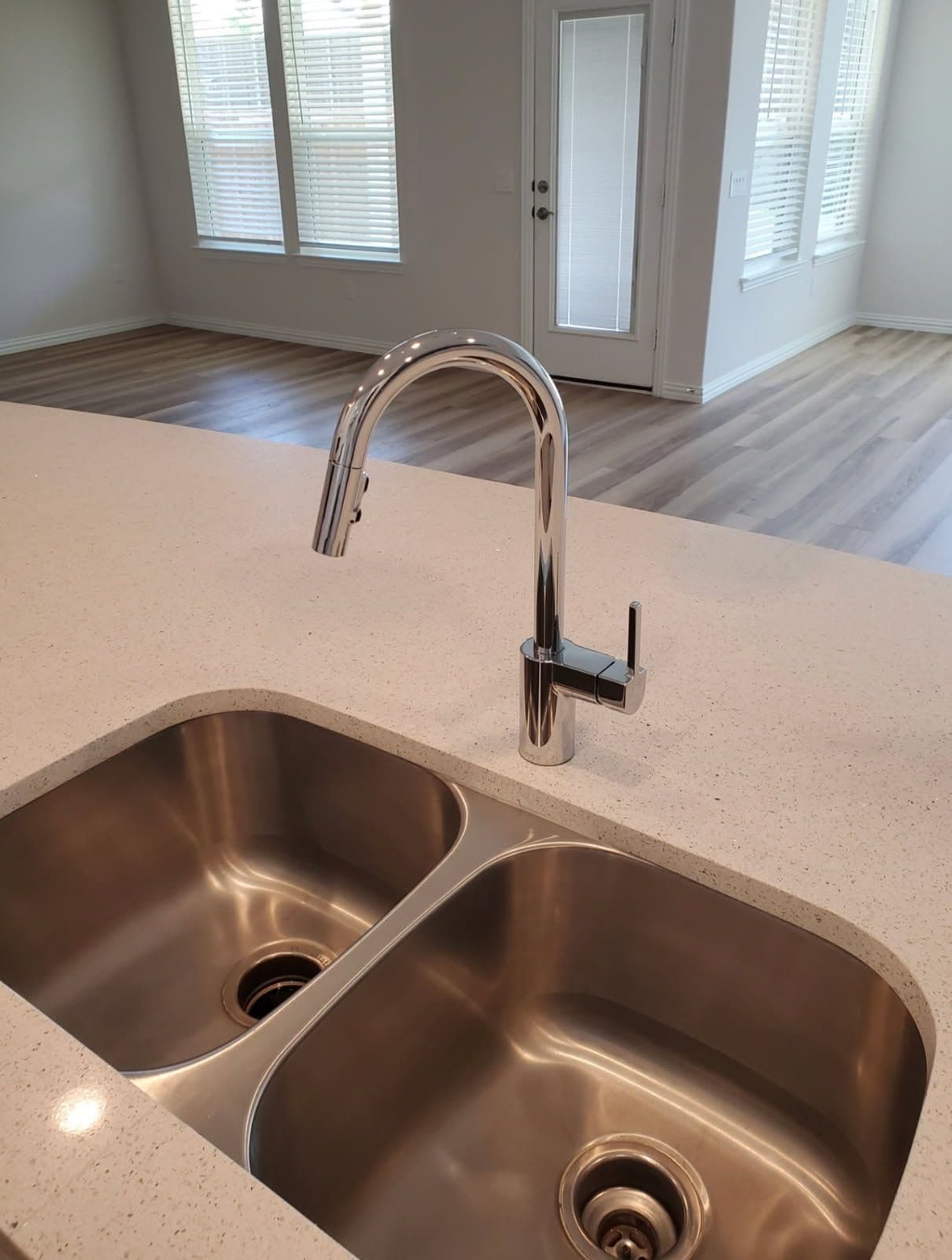Gallery photos for Immaculate Move-Out Cleaning for Oak Point Home: Image #1
