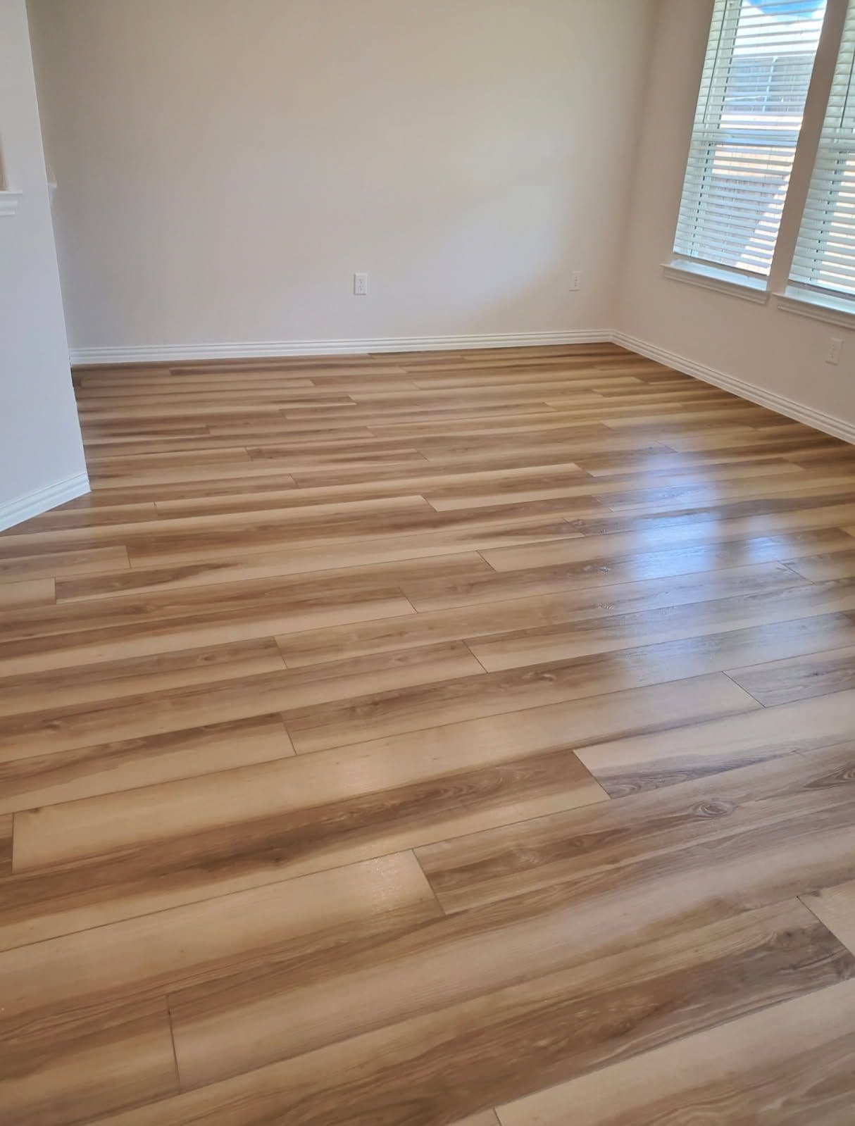 Gallery photos for Immaculate Move-Out Cleaning for Oak Point Home: Image #2