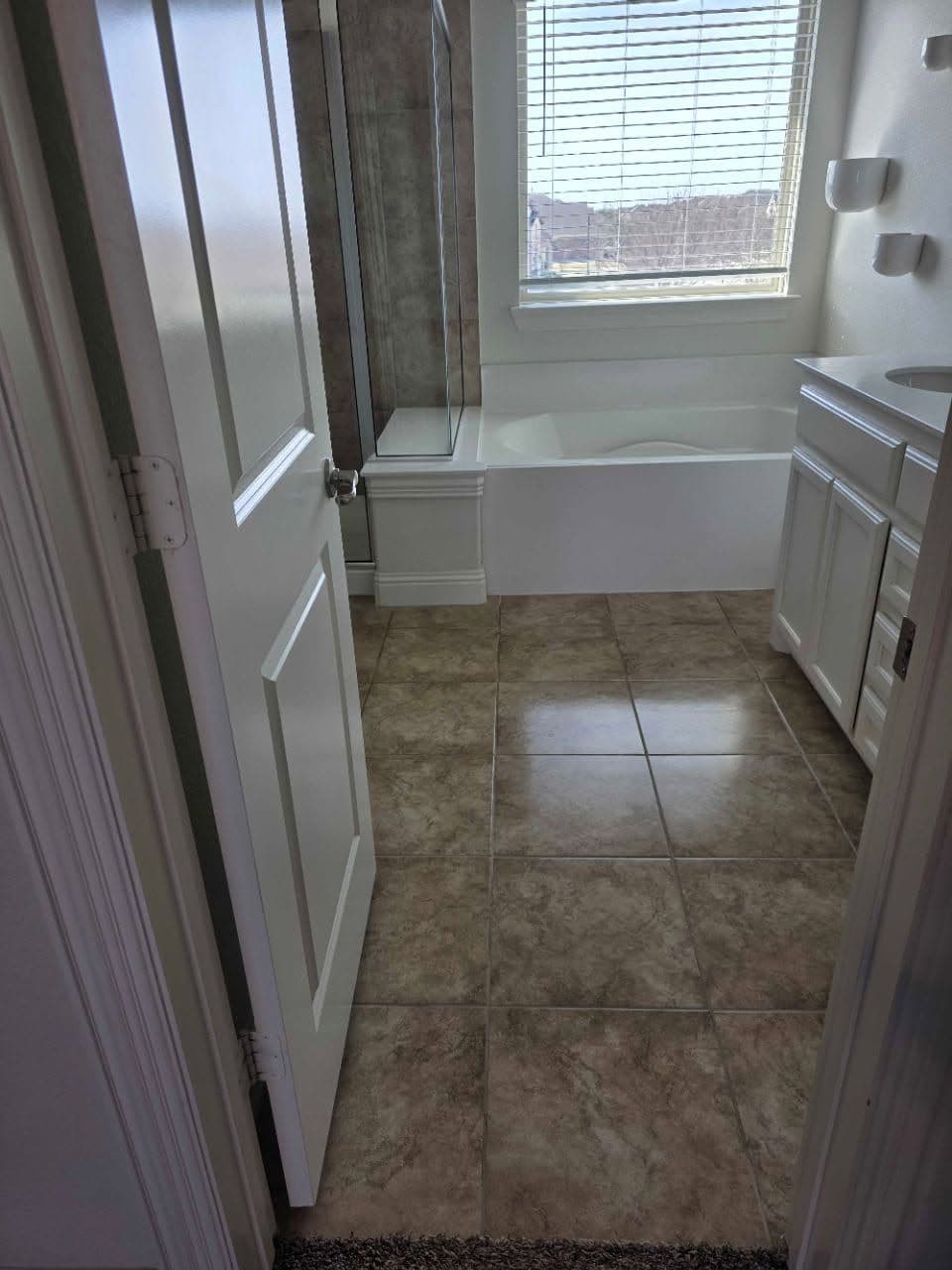 Gallery photos for Stress-Free Move Out Cleaning in Aubrey and Little Elm: Image #1