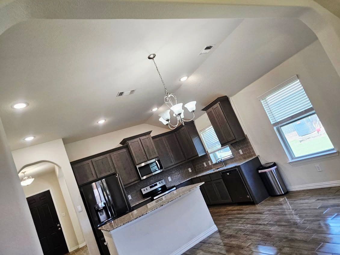 Gallery photos for Deep Cleaning Magic in Denton TX Home Transformation: Image #3