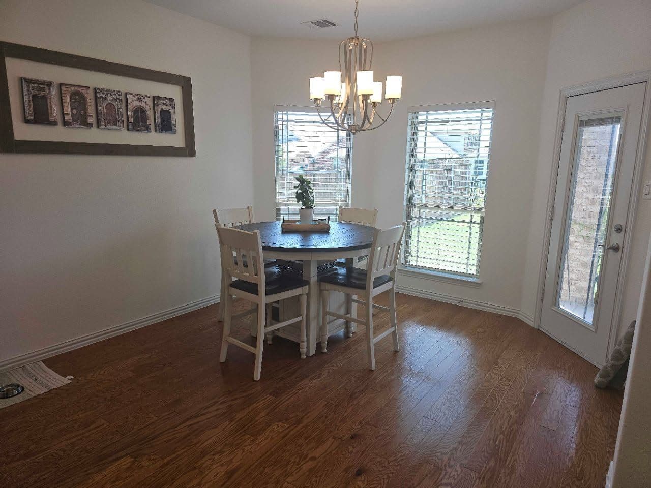 Gallery photos for Gleaming Floors Shine in Little Elm Cleaning: Image #2