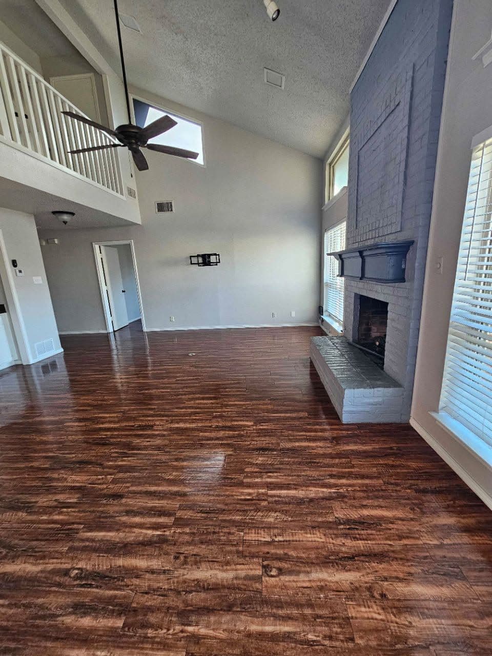 Gallery photos for Top-to-Bottom Move-Out Cleaning in Denton: Image #3